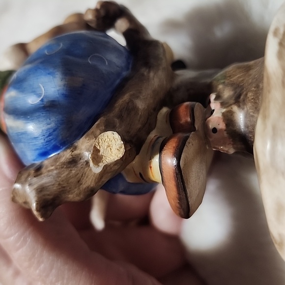 HUMMEL GOEBEL FIGURINE VINTAGE  APPLE TREE GIRL. - Picture 4 of 7